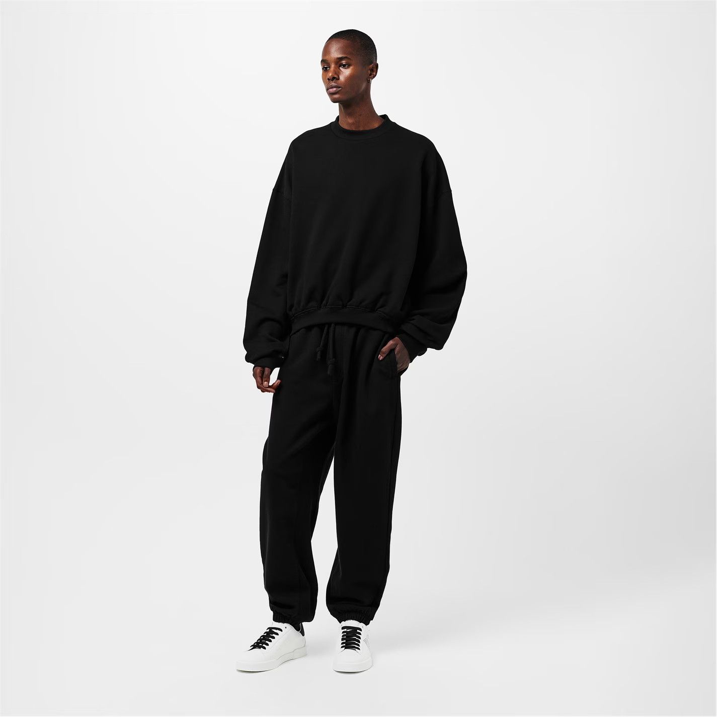 Dolce & Gabbana o1g2r1mq0426 Crew Jumper in Black Size US S / EU 44-46 / 1 - 6 Thumbnail