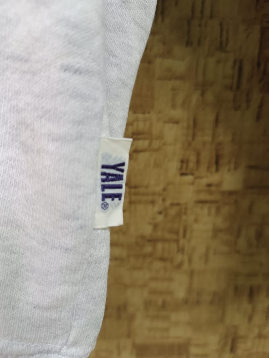 Vintage Vintage 90's Yale University Gold Emboidered Sweatshirt Size US L / EU 52-54 / 3 - 7 Thumbnail