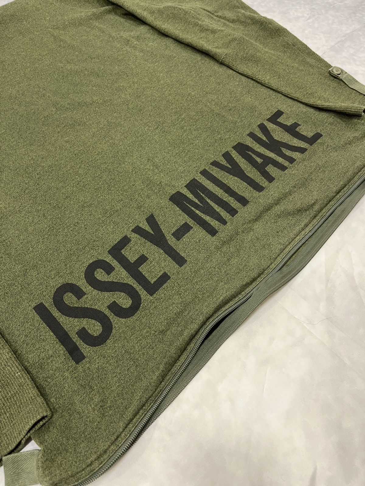 Issey Miyake Issey Miyake Transformable Zip Sweatshirt & Backpack Size US S / EU 44-46 / 1 - 4 Thumbnail