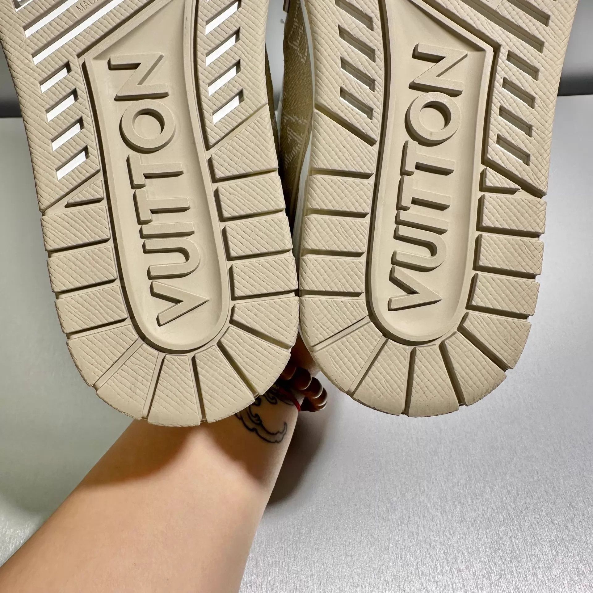 Louis Vuitton Louis Vuitton Trainer new beige denim EU36 worn once Size US 5.5 / IT 35.5 - 8 Thumbnail