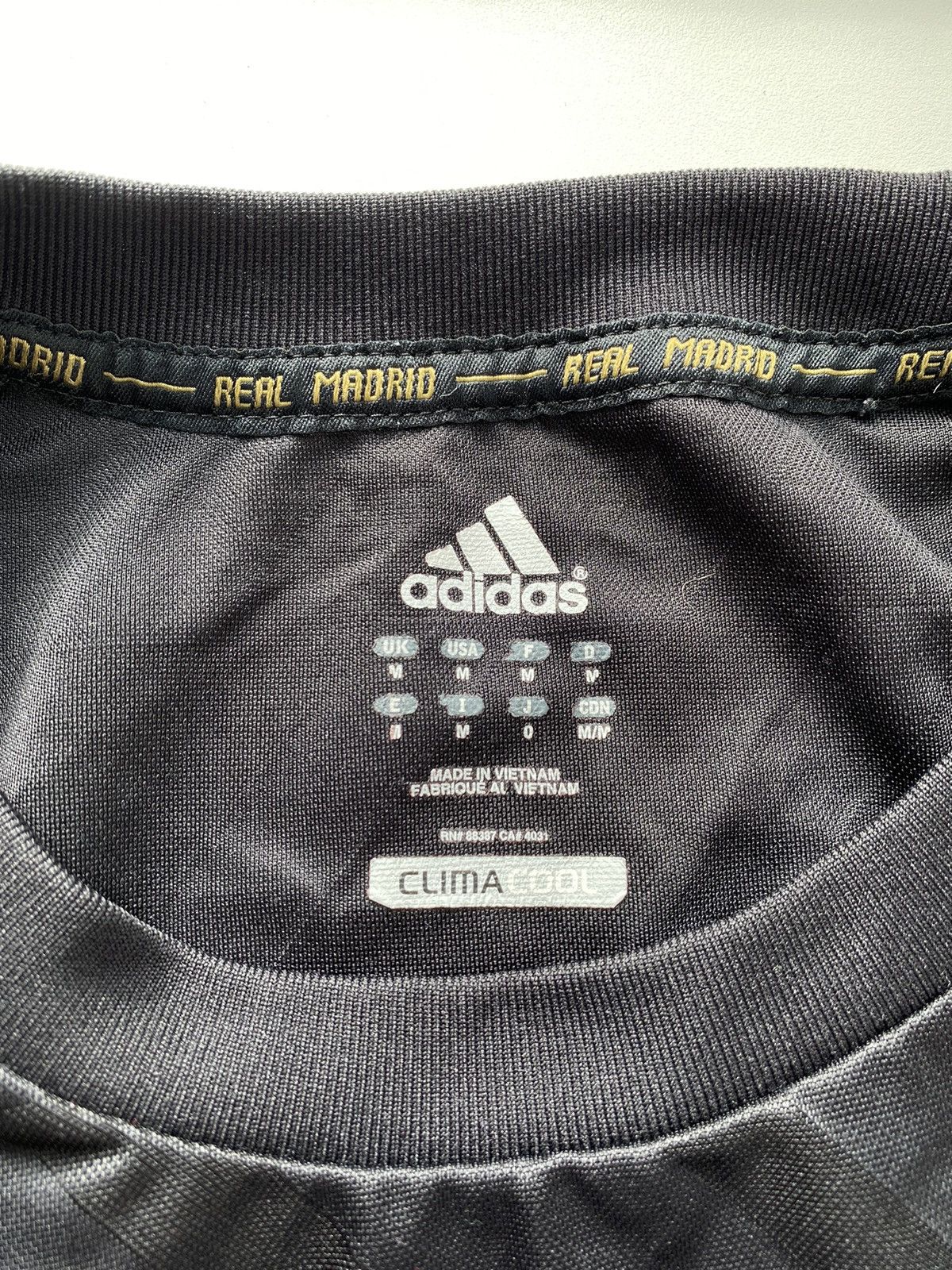 Adidas REAL MADRID 2011/2012 FOOTBALL SOCCER SHIRT JERSEY ADIDAS Size US M / EU 48-50 / 2 - 8 Thumbnail