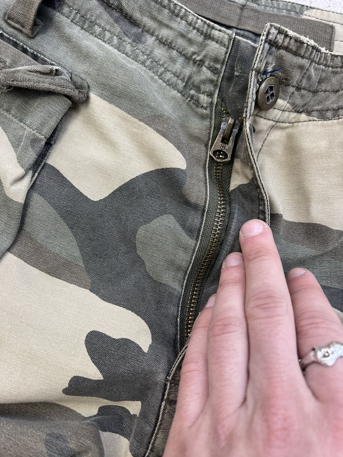Japanese Brand × Vintage Crazy Vintage Y2K/2000s Real Tree Camo Skater Cargo Pants! Size US 32 / EU 48 - 10 Thumbnail