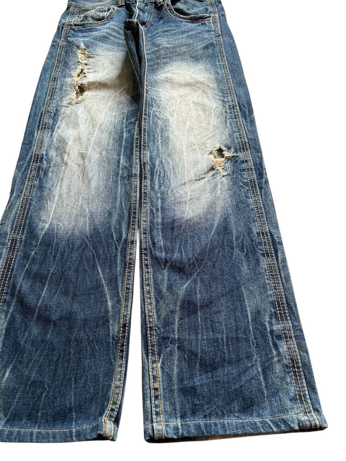 Japanese Brand Vintage Japanese Brand Mud Wash Buckle Back Rip Loose Jeans Size US 30 / EU 46 - 7 Thumbnail