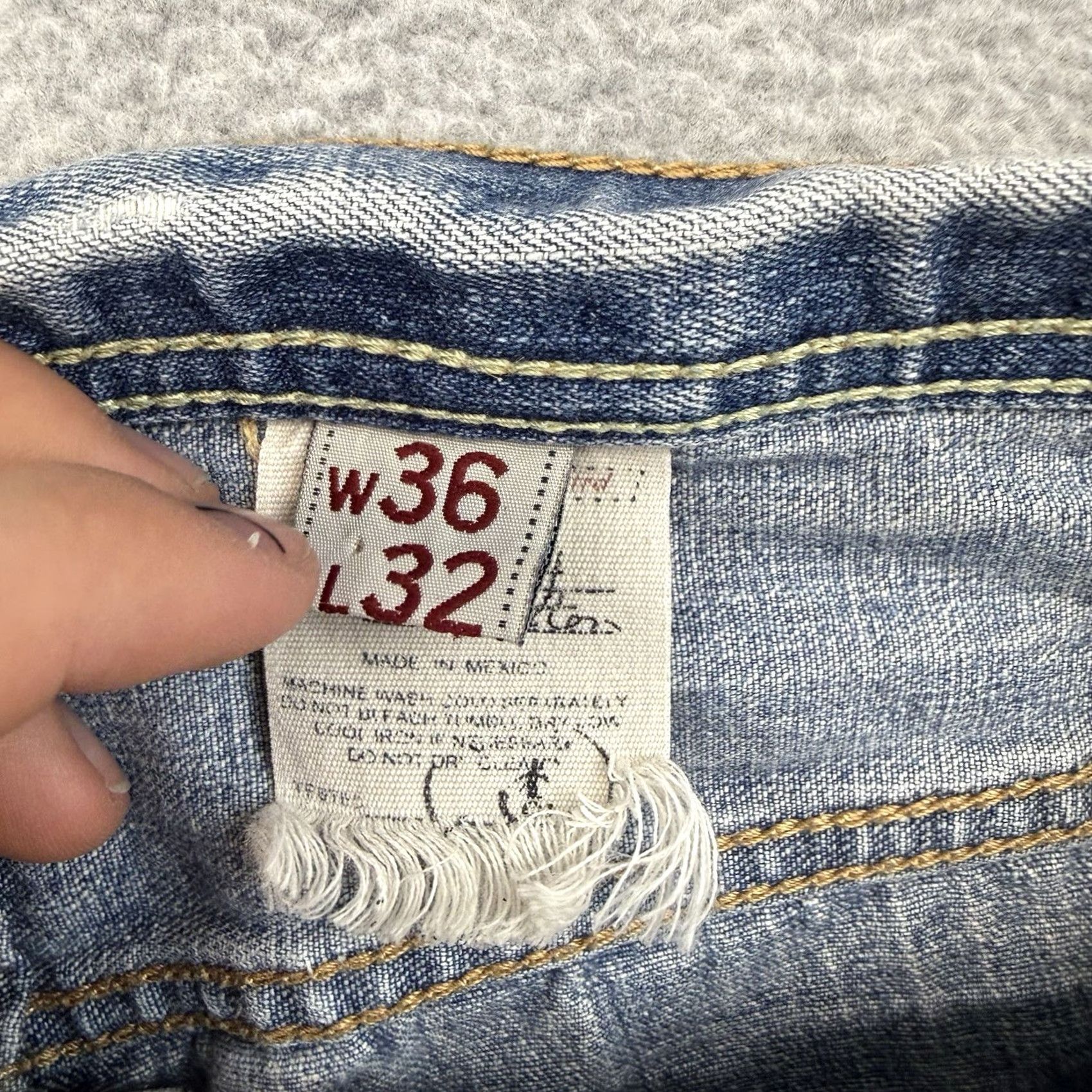 Abercrombie & Fitch VINTAGE Abercrombie & Fitch Jeans Mens 36x30 Grunge Y2K 75654 Straight Denim Blue Distressed 5-Pocket Mens Jeans Washing Machine Compatible Mens Size US 36 / EU 52 - 5 Thumbnail