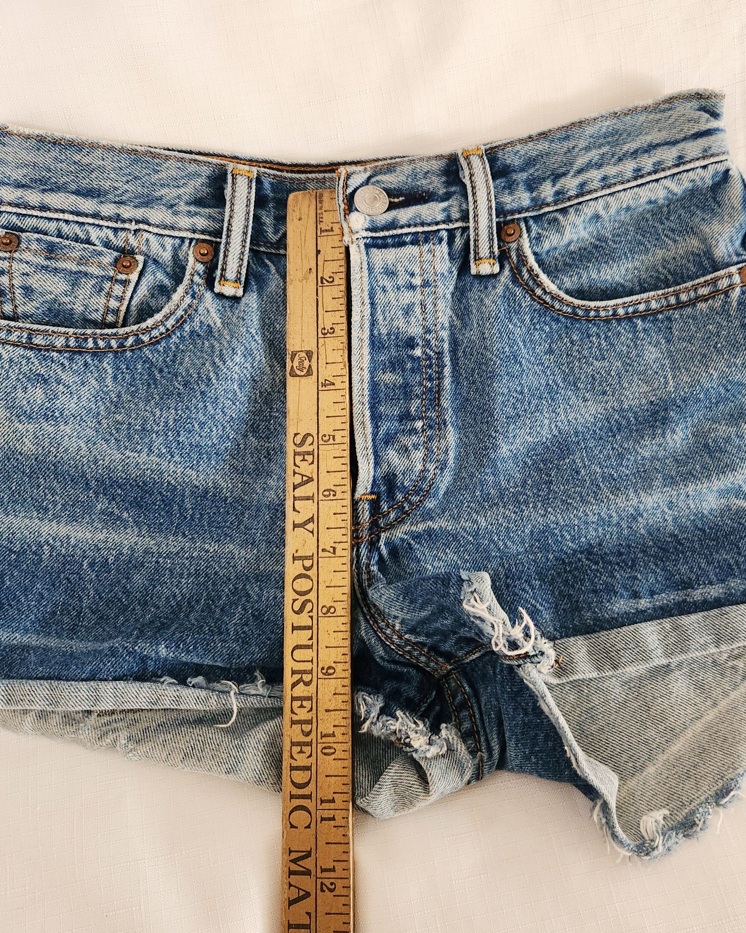 Levi's Levi's Women's Short Distressed Premium Denim Shorts Size 25 Size 25" / US 0 / IT 36 - 11 Thumbnail
