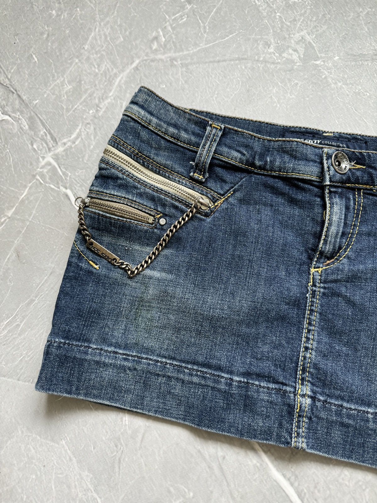 Miss Sixty Vintage Miss Sixty Denim Mini Skirt Chain Zip Y2k Style Size 30" / US 8 / IT 44 - 4 Thumbnail