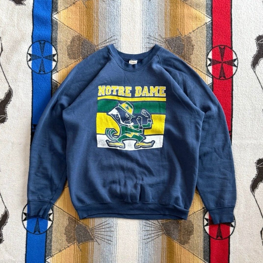 Fruit Of The Loom VINTAGE Notre Dame Fightin’ Irish Crewneck Sweatshirt Mens L Blue 90s College Sports University Sweatshirt Pullover Crew Neck Size US L / EU 52-54 / 3 - 2 Thumbnail