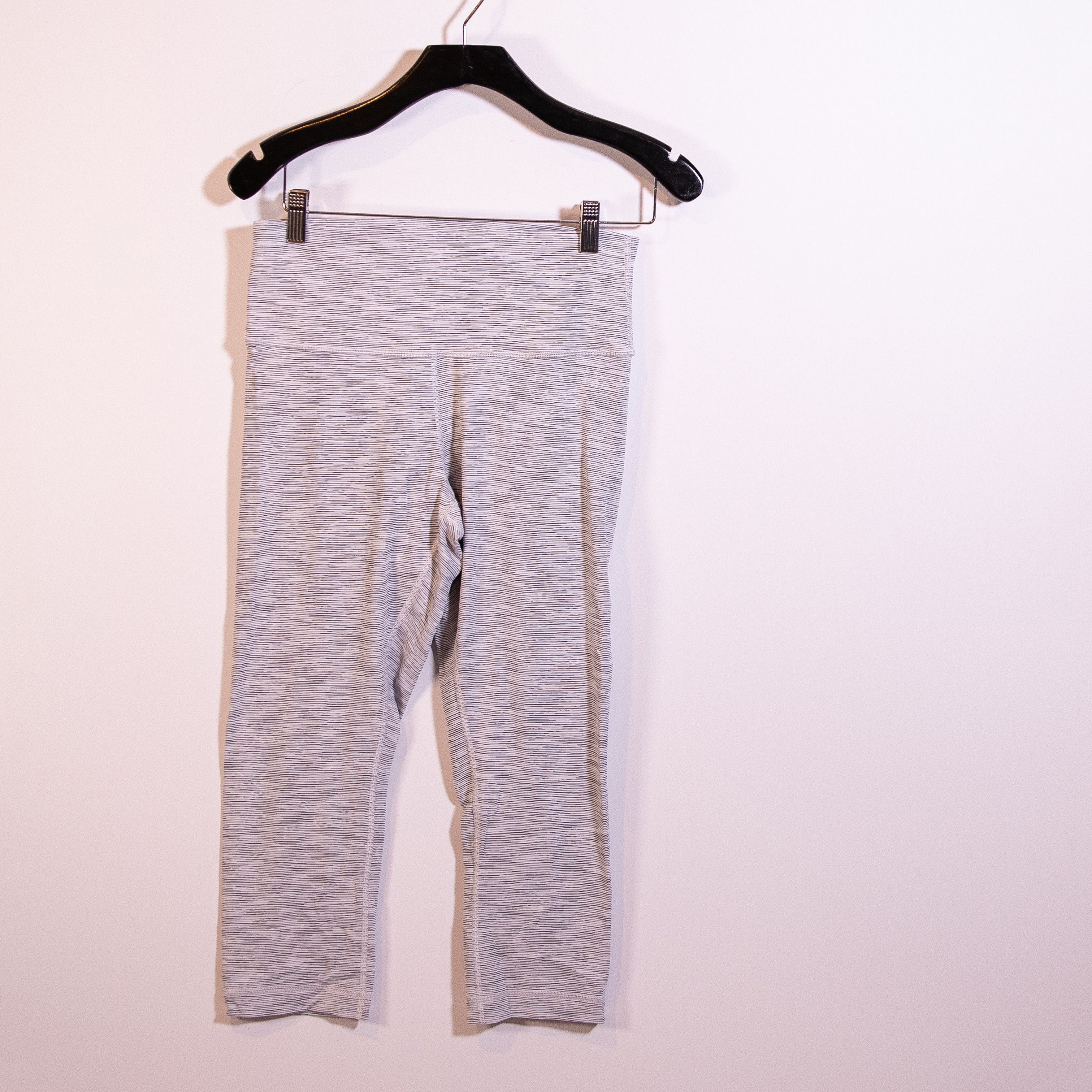 Lululemon Lululemon Wunder Under Crop Hi-Rise Full Size 32" / US 10 / IT 46 - 1 Thumbnail