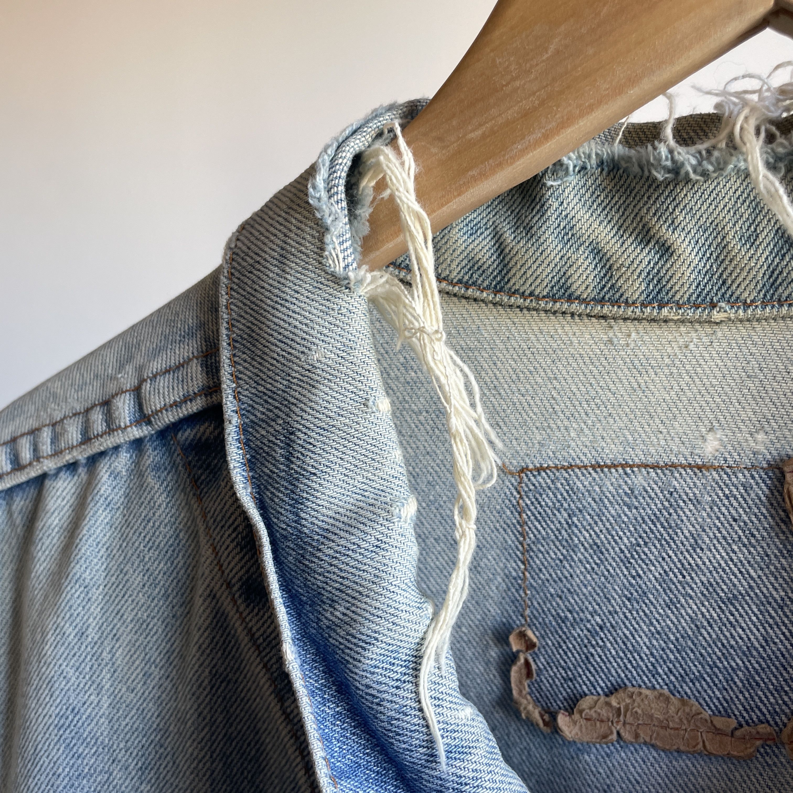 Levi's Levi's Vintage 80's Made in Canada Distressed Denim Jacket Size US M / EU 48-50 / 2 - 8 Thumbnail