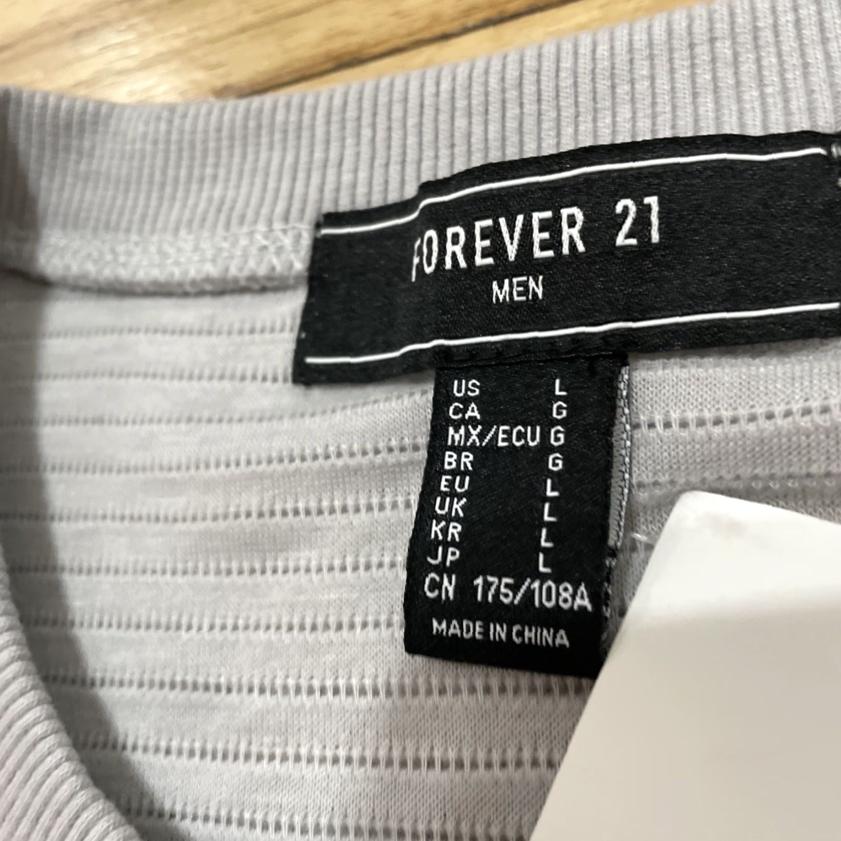 Forever 21 FOREVER 21 Shirt Men L Gray Ruffle 90s Tee Short Sleeve Modern Casual Women’s? Size US L / EU 52-54 / 3 - 4 Thumbnail