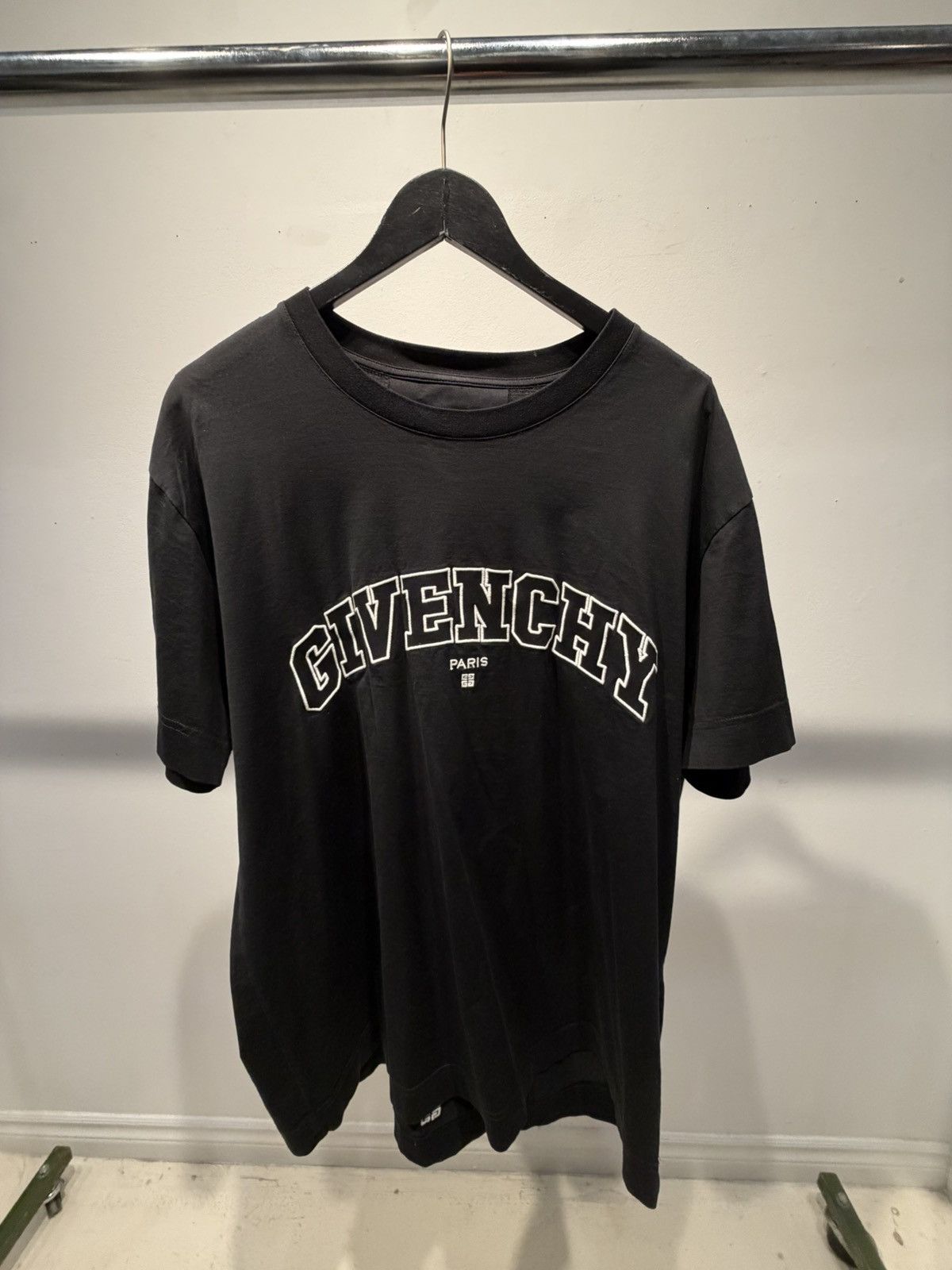 Givenchy Givenchy Paris Archetype Logo T-Shirt 🔥 Size US XL / EU 56 / 4 - 1 Thumbnail
