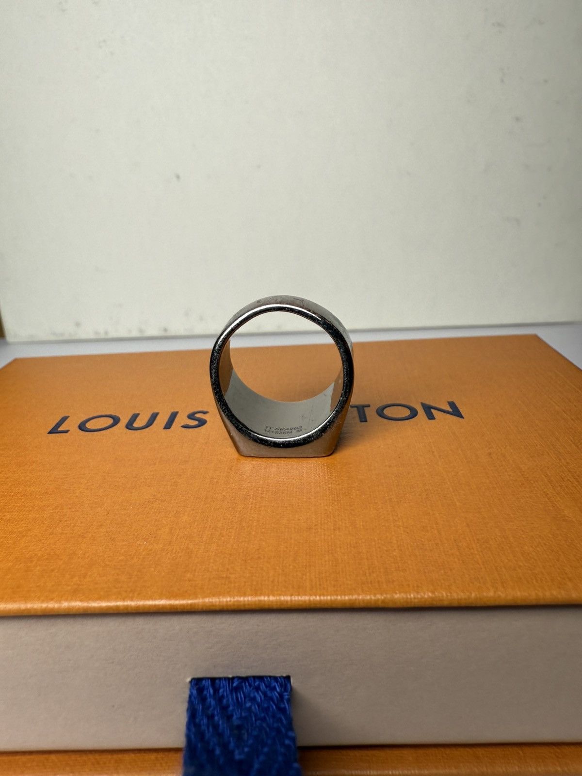 Louis Vuitton Louis Vuitton Signet Ring Size ONE SIZE - 7 Thumbnail