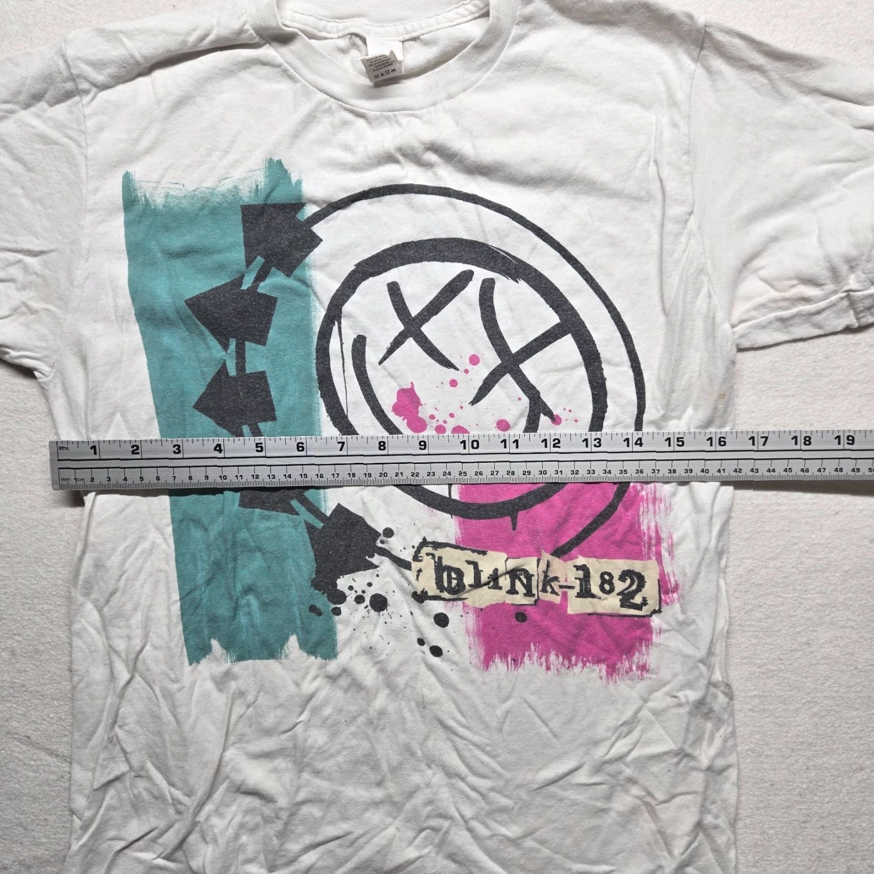 Vintage VINTAGE Blink 182 Band T-Shirt Adult Small White Graphic Rock Music 90s Mens Size US S / EU 44-46 / 1 - 5 Thumbnail