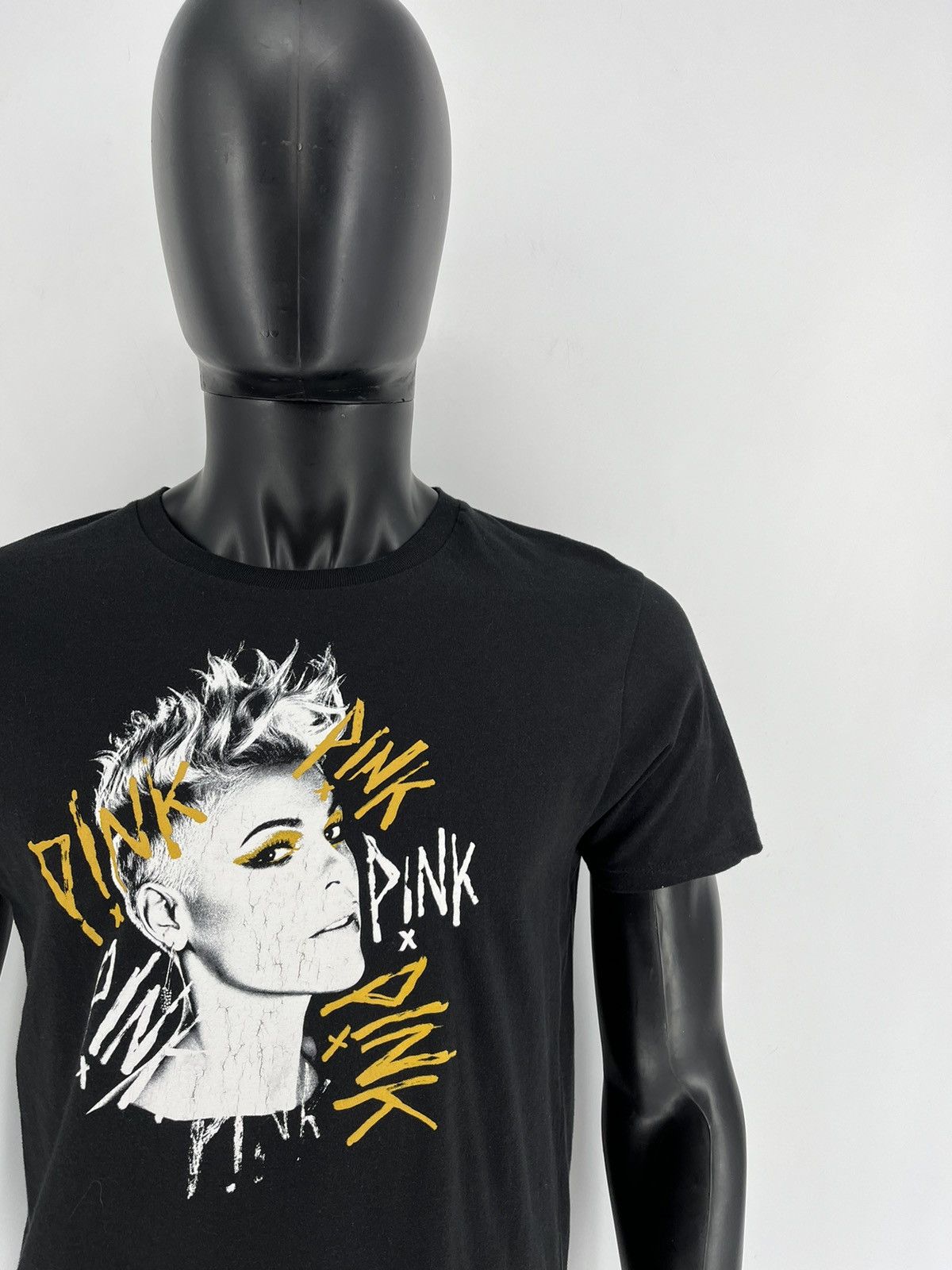 Band Tees Vintage Y2K Pink Fun House Tour American Singer Artist Tee Size US M / EU 48-50 / 2 - 7 Thumbnail