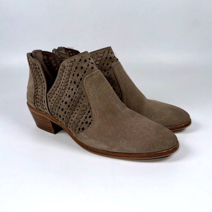 Prasata bootie hotsell vince camuto