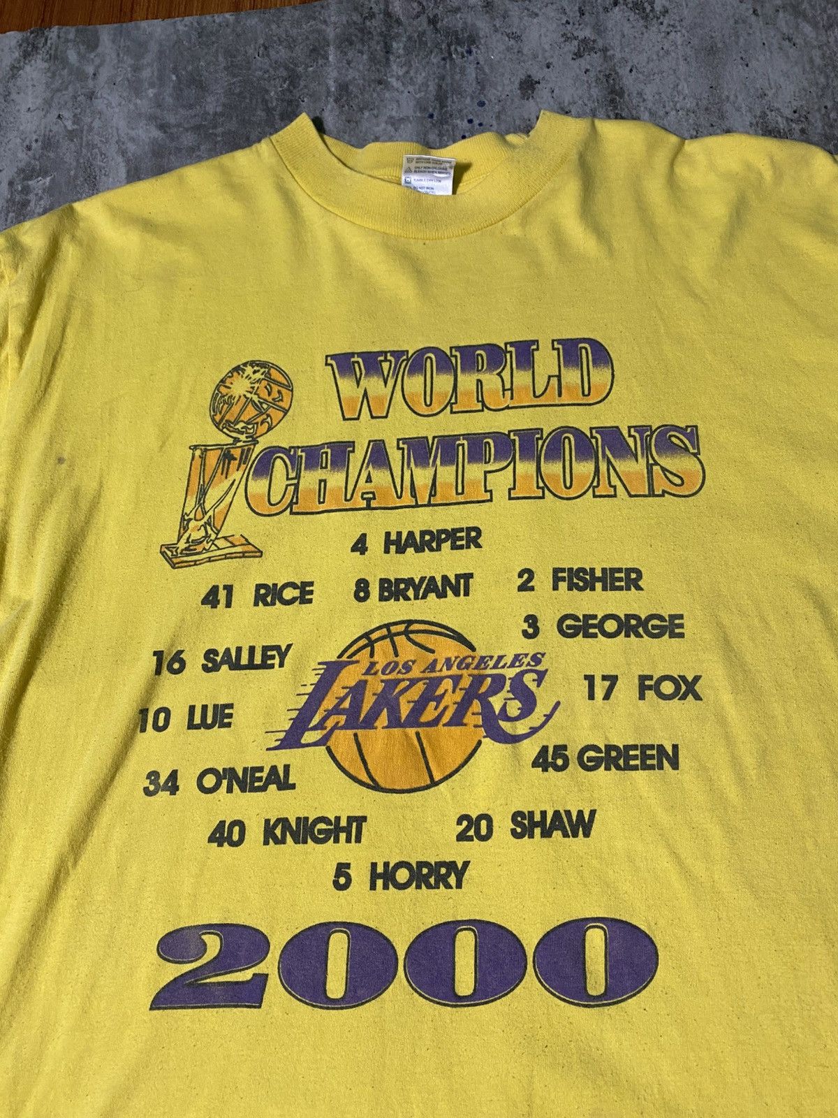 NBA Vintage 2000s Lakers World Champions Tshirt Size US XL / EU 56 / 4 - 4 Thumbnail