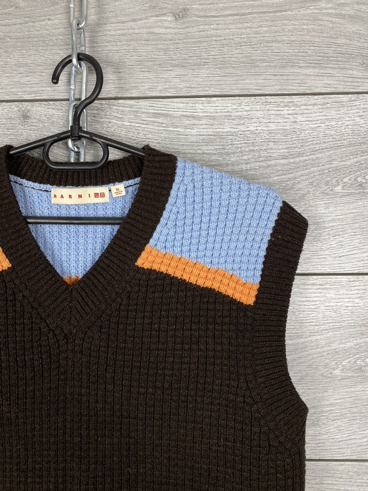Marni Marni x Uniqlo V-Neck Knitted West Size XL / US 12-14 / IT 48-50 - 3 Thumbnail