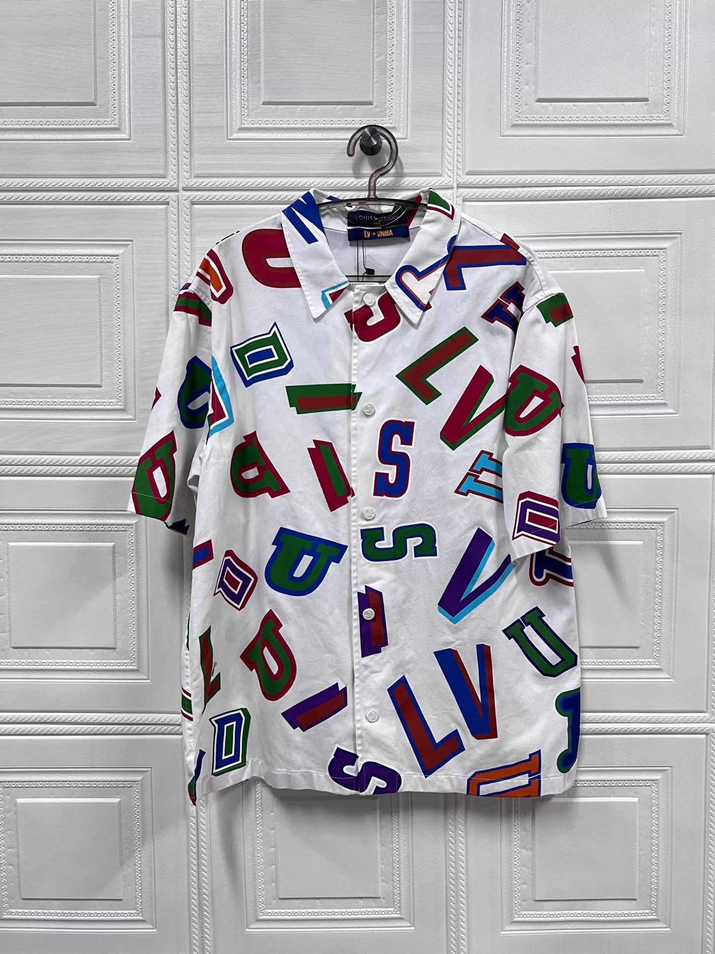 Louis Vuitton LV NBA white print short-sleeve shirt L 99 new Size US L / EU 52-54 / 3 - 1 Thumbnail