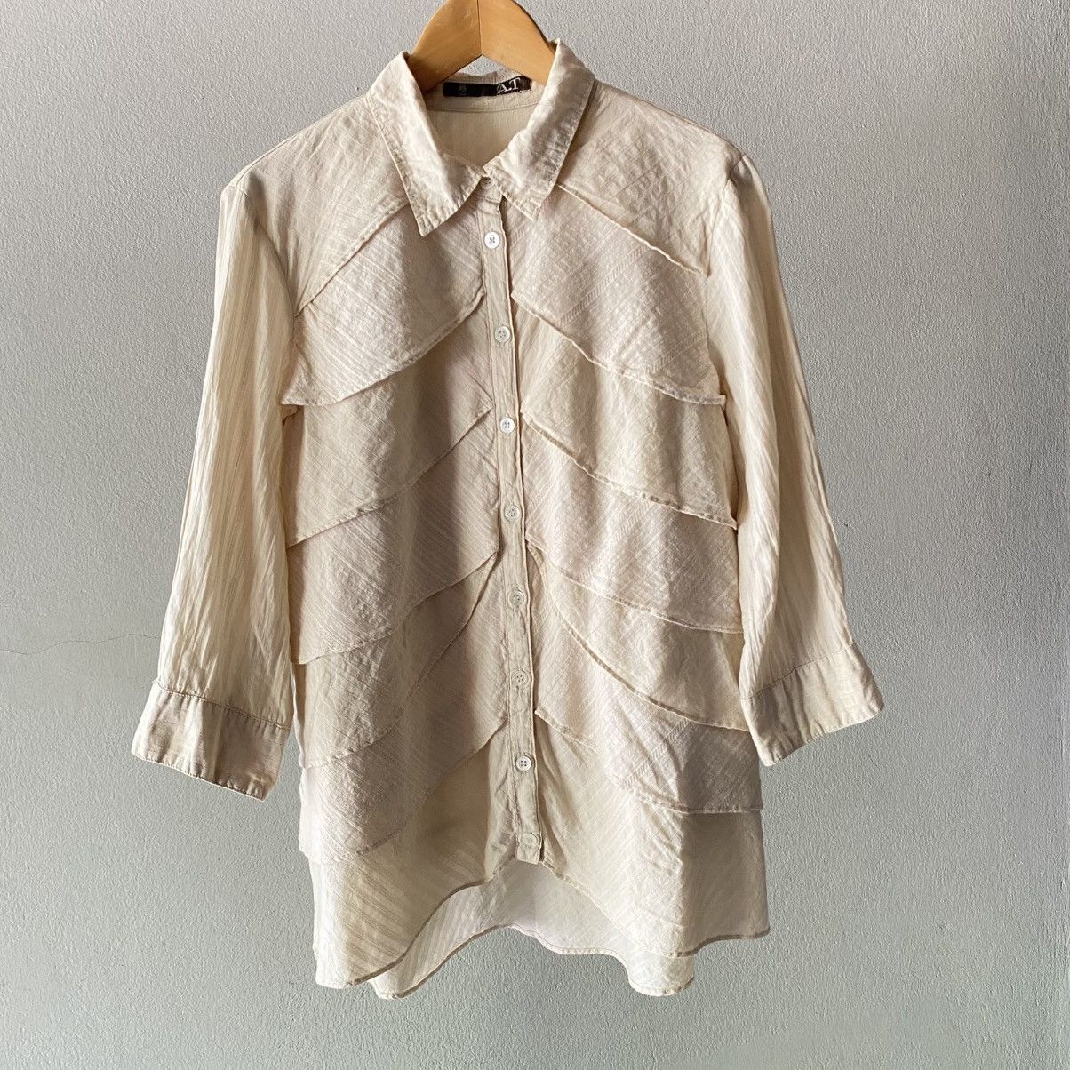 Designer × Japanese Brand A.T Ivory Tiered Ruffle Blouse Size L / US 10 / IT 46 - 3 Thumbnail
