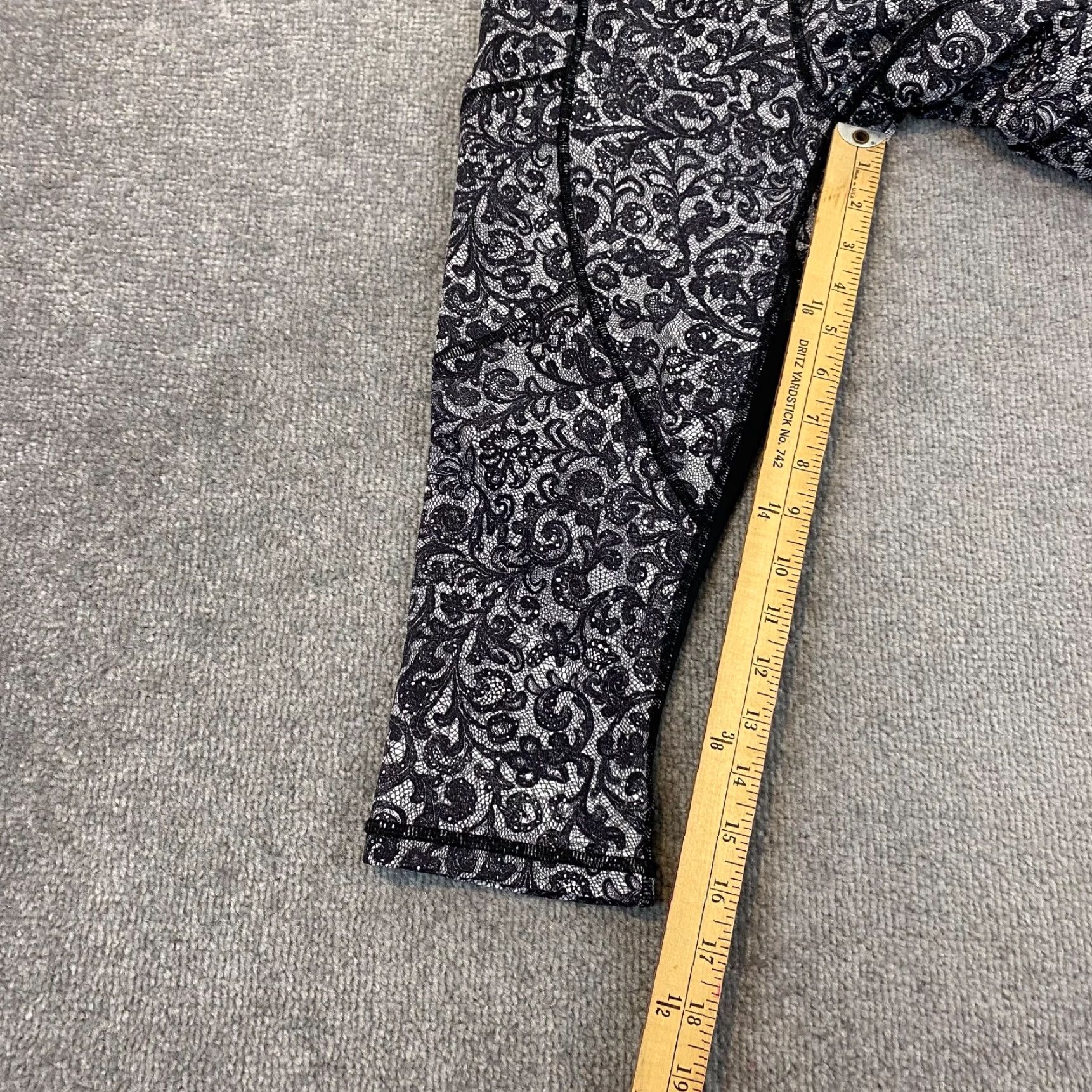 Lululemon Lululemon Leggings Womens 6 Wunder Under Black Floral Capris 16.5" Inseam Yoga Gym Running Size 28" / US 6 / IT 42 - 6 Thumbnail