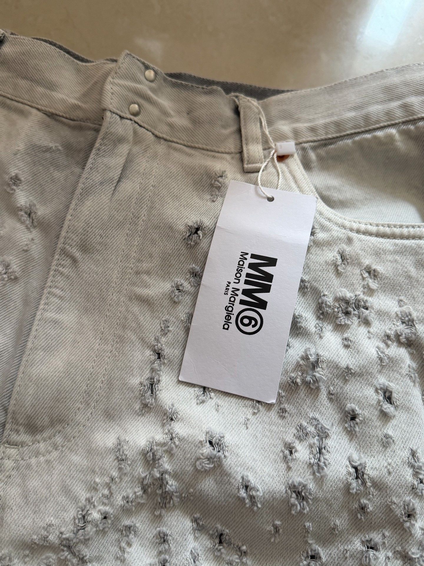 Maison Margiela Maison Margiela MM6 White Distressed Shorts Size US 31 - 4 Thumbnail