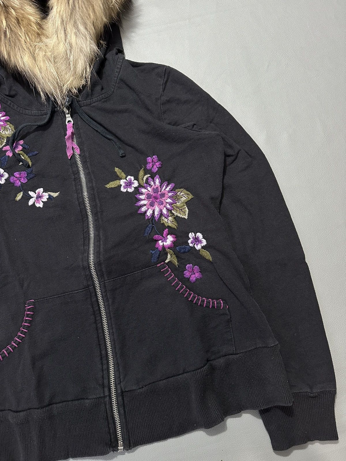 20471120 × Japanese Brand INTERNATIONAL CONCEPT EMBROIDERY FLOWER FUR ZIP BLACK HOODIE Size US S / EU 44-46 / 1 - 5 Thumbnail