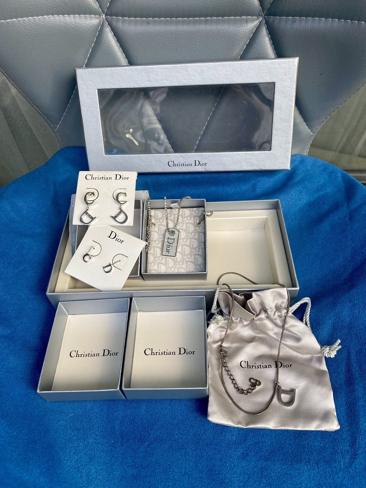 Dior 🔥WITH FREEGIFT🔥One Set Christian dior accessories Size ONE SIZE - 1 Thumbnail