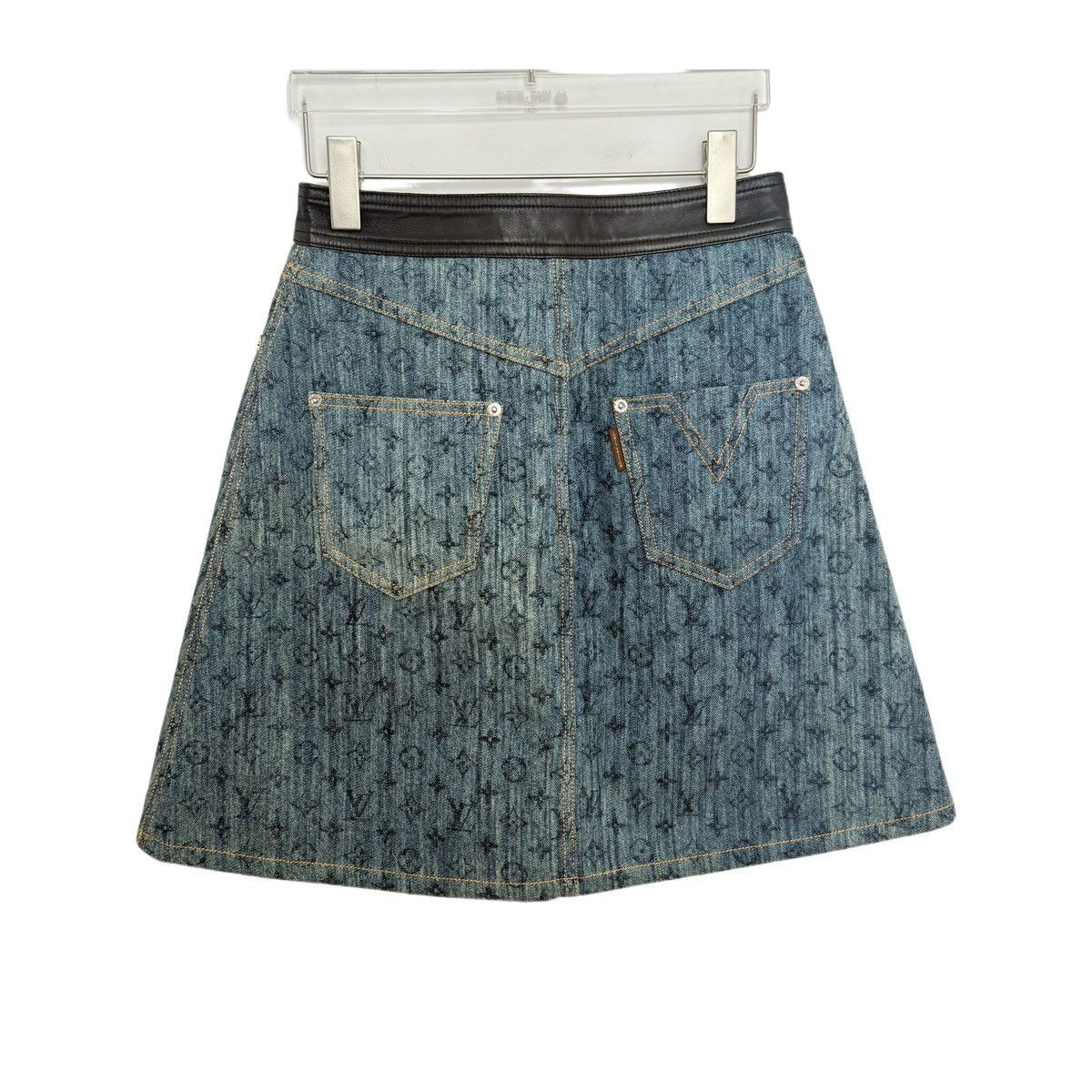 Louis Vuitton Louis Vuitton Mid-rise Casual Mini Skirt K26WX Size 27" / US 4 / IT 40 - 2 Thumbnail