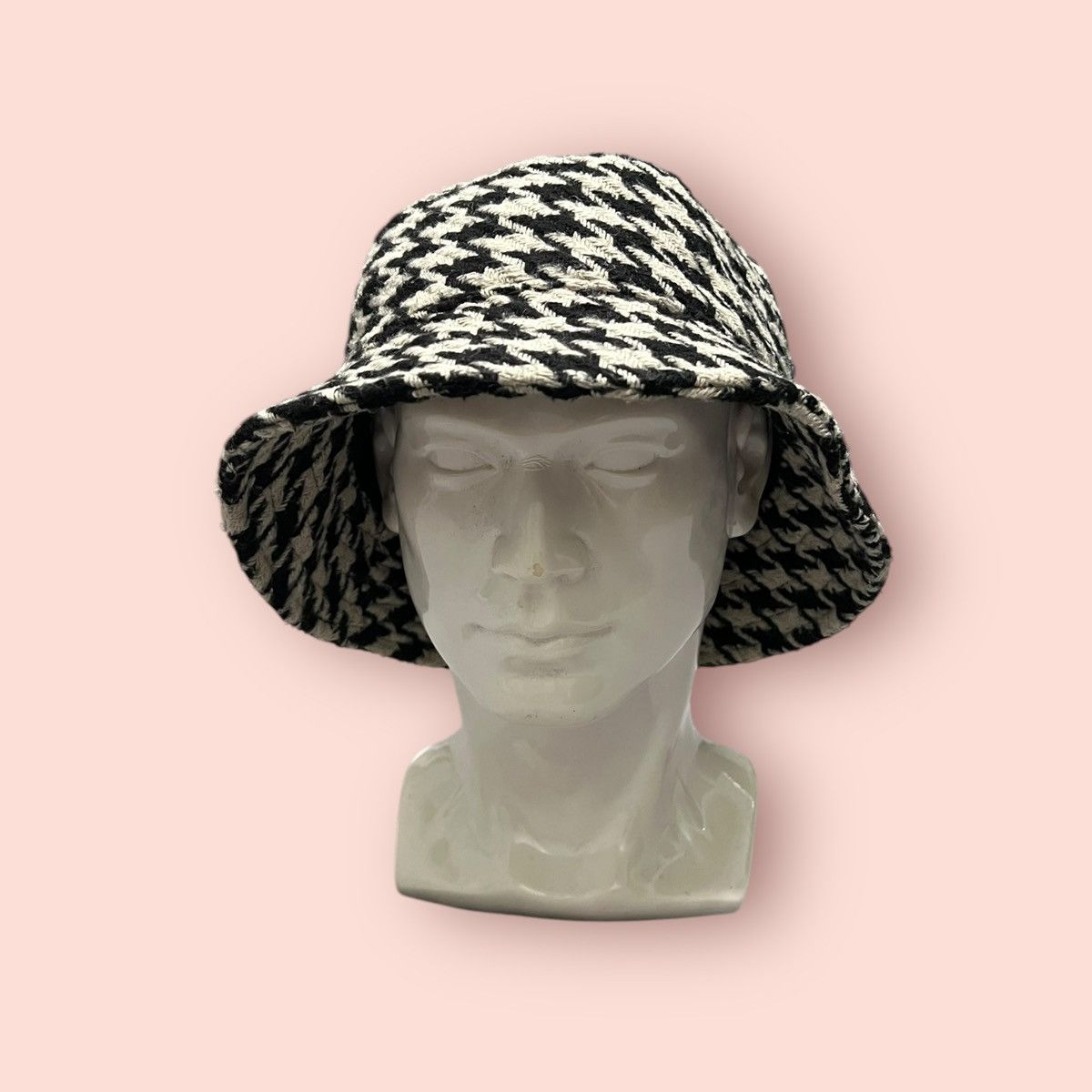 Edition Japan × H&M × L.O.G.G. VINTAGE H&M HOUNDSTOOTH BUCKET HAT Size ONE SIZE - 2 Thumbnail