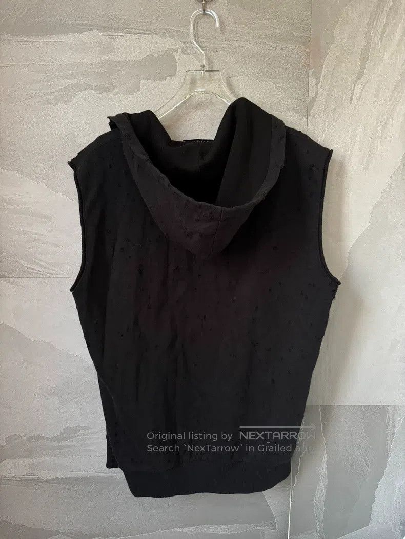 Givenchy Givenchy Hooded sweatshirt with holes and damage in black Size US S / EU 44-46 / 1 - 2 Thumbnail