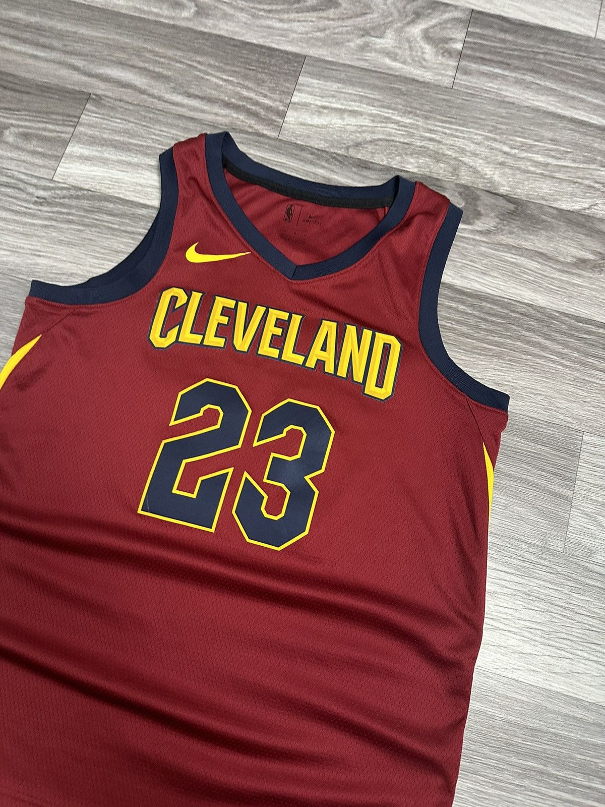 Nike Nike NBA Cleveland Cavaliers James 23 Swingman size M hype Size US M / EU 48-50 / 2 - 3 Thumbnail