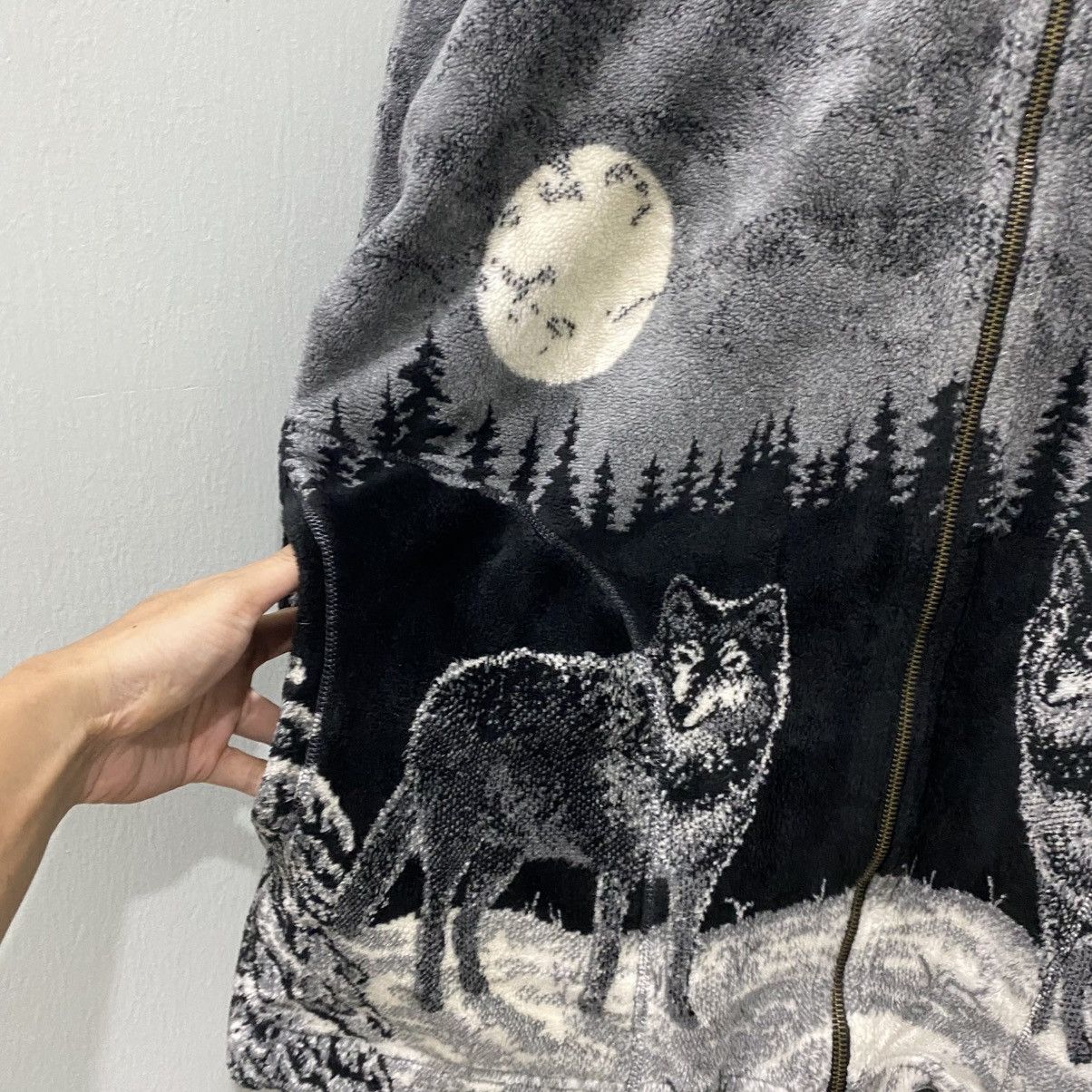 Vintage Vintage EzzeWear Wolf Full Print Fleece Jacket Gorpcore Grey Size US M / EU 48-50 / 2 - 6 Thumbnail