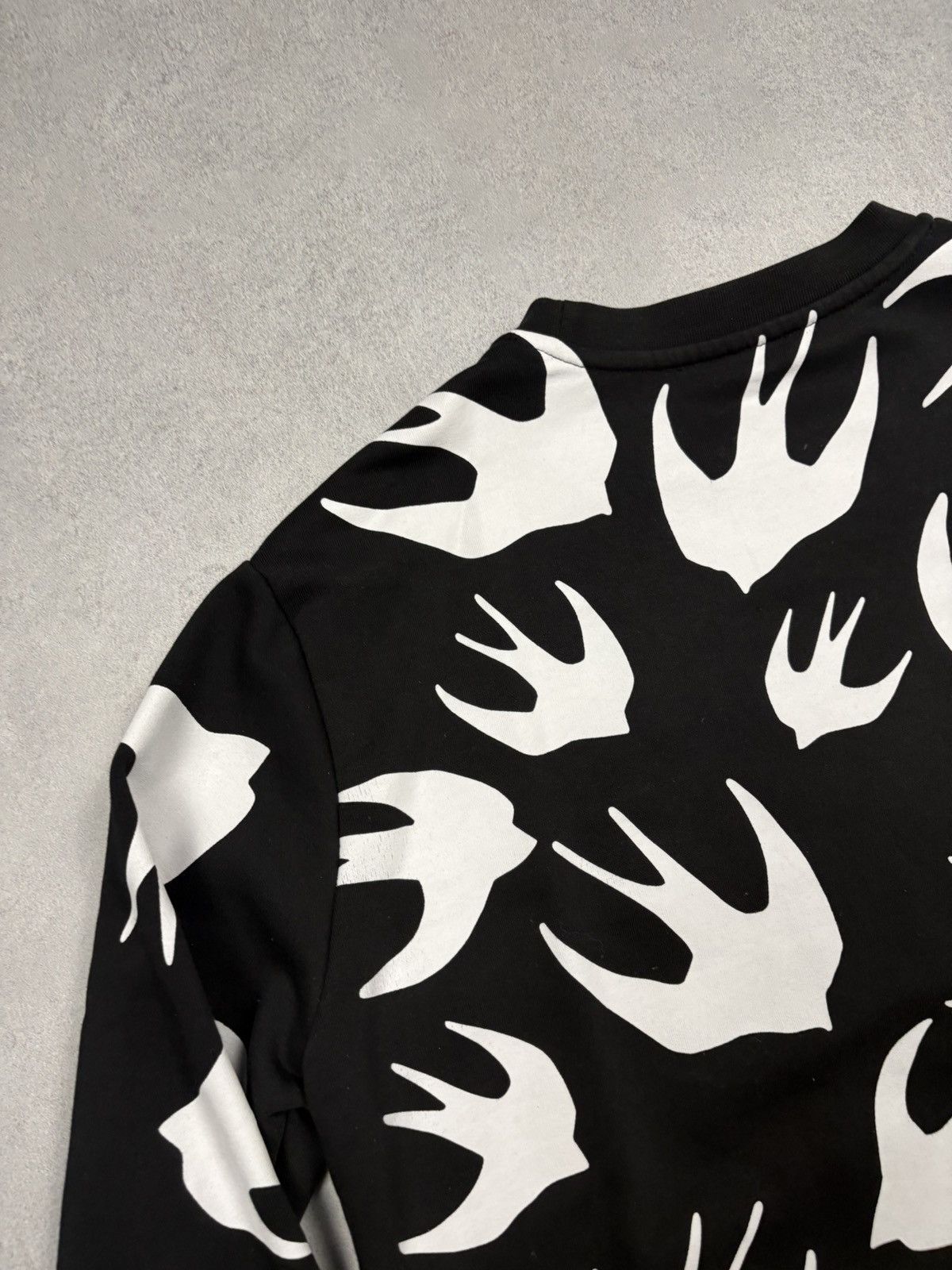 Alexander McQueen McQ Alexander McQueen Swallow Print Sweatshirt Black Size L Size US L / EU 52-54 / 3 - 16 Thumbnail