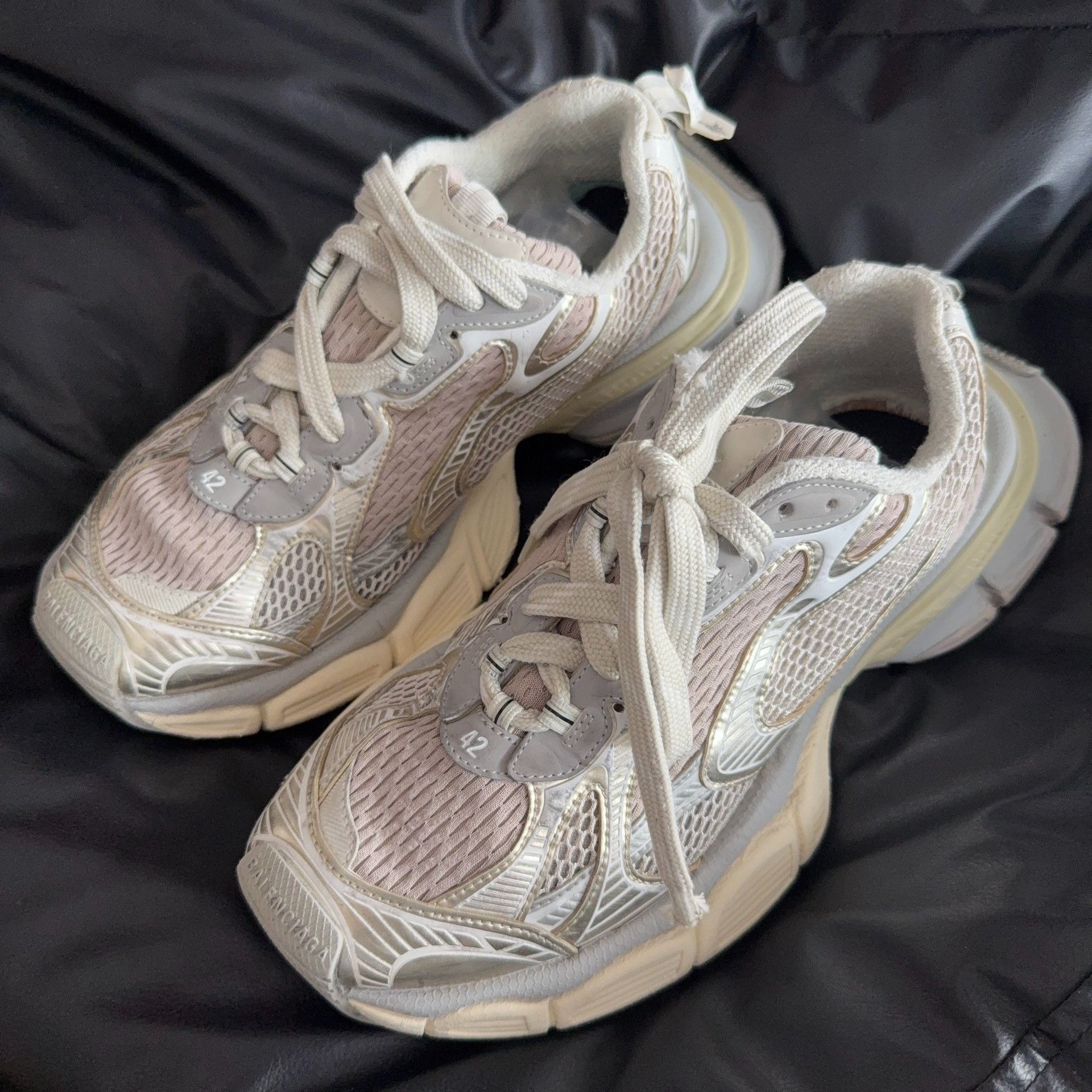 Balenciaga Balenciaga Silver Lowtop Sneakers XXXL Men Size US 10 / EU 43 - 1 Thumbnail