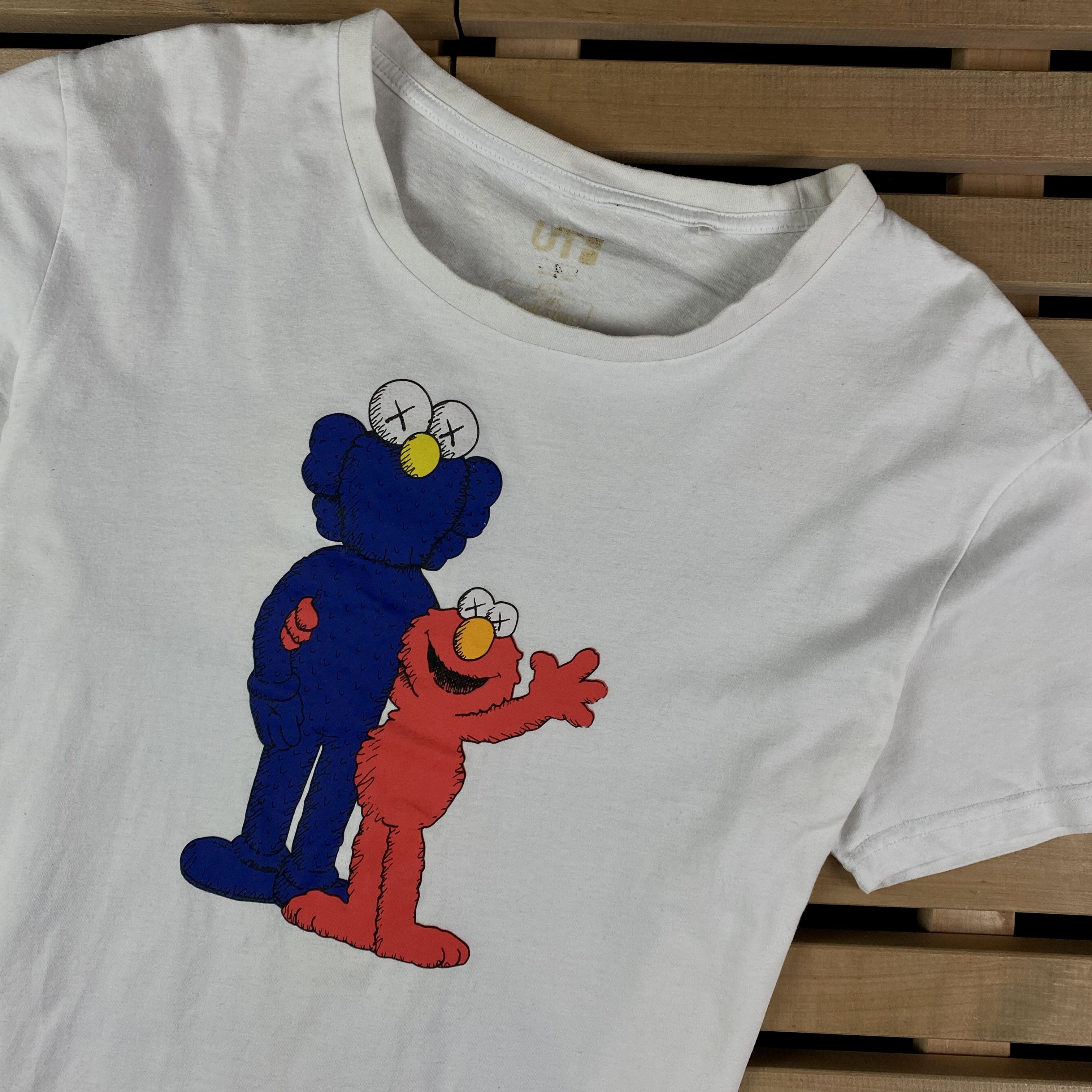Kaws × Uniqlo Mens T-Shirt Uniqlo x Kaws Big Print Size M-L Size US M / EU 48-50 / 2 - 2 Thumbnail