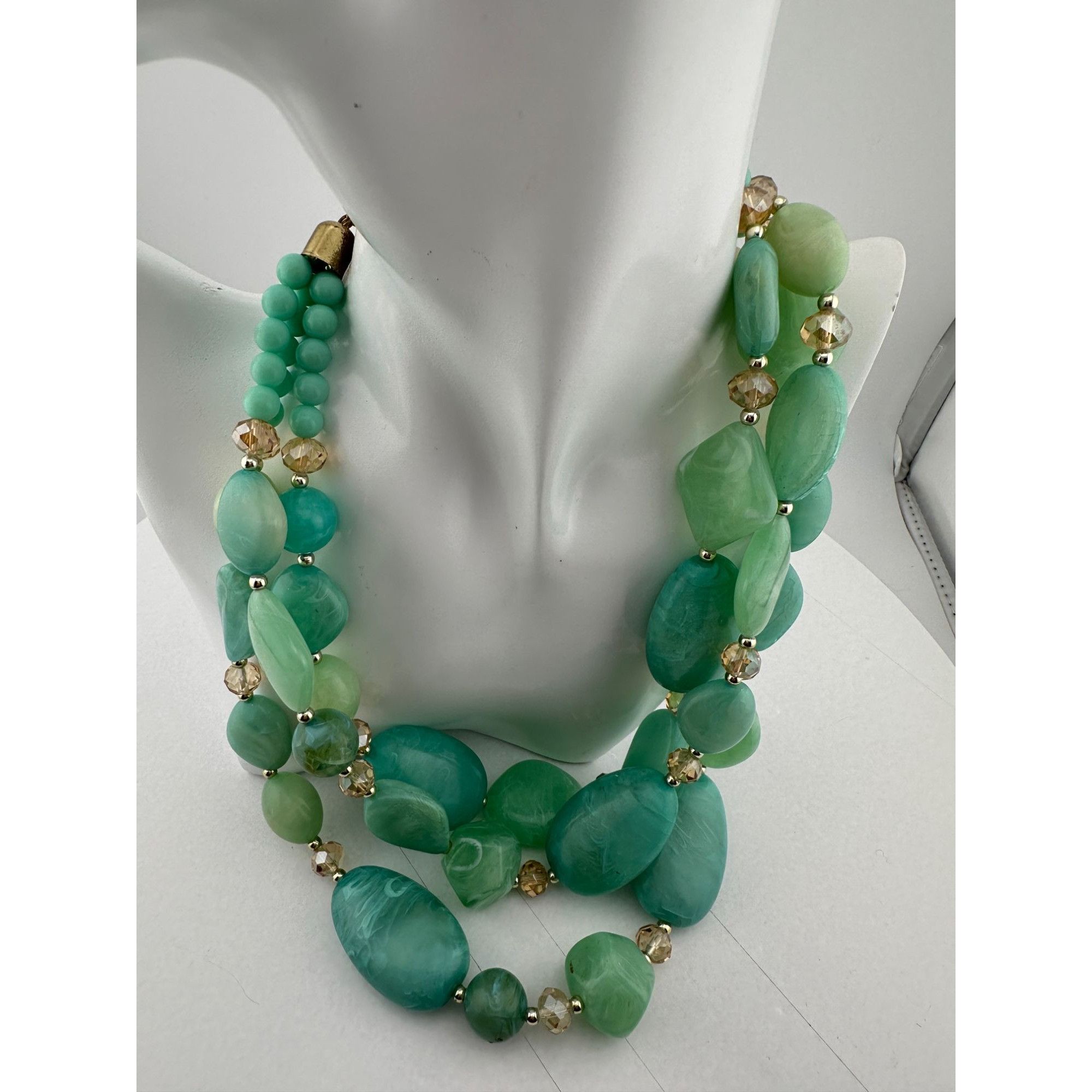 Other Vintage Beautiful Women's Chunky Three Strand Beaded Necklac Size ONE SIZE - 11 Thumbnail