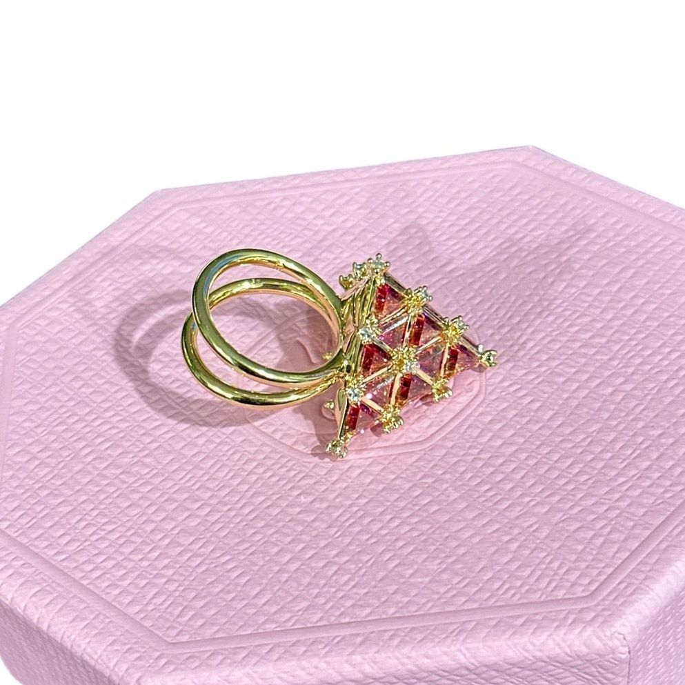 Swarovski Swarovski Curiosa cocktail ring Triangle cut, Red, 7 Size ONE SIZE - 10 Thumbnail