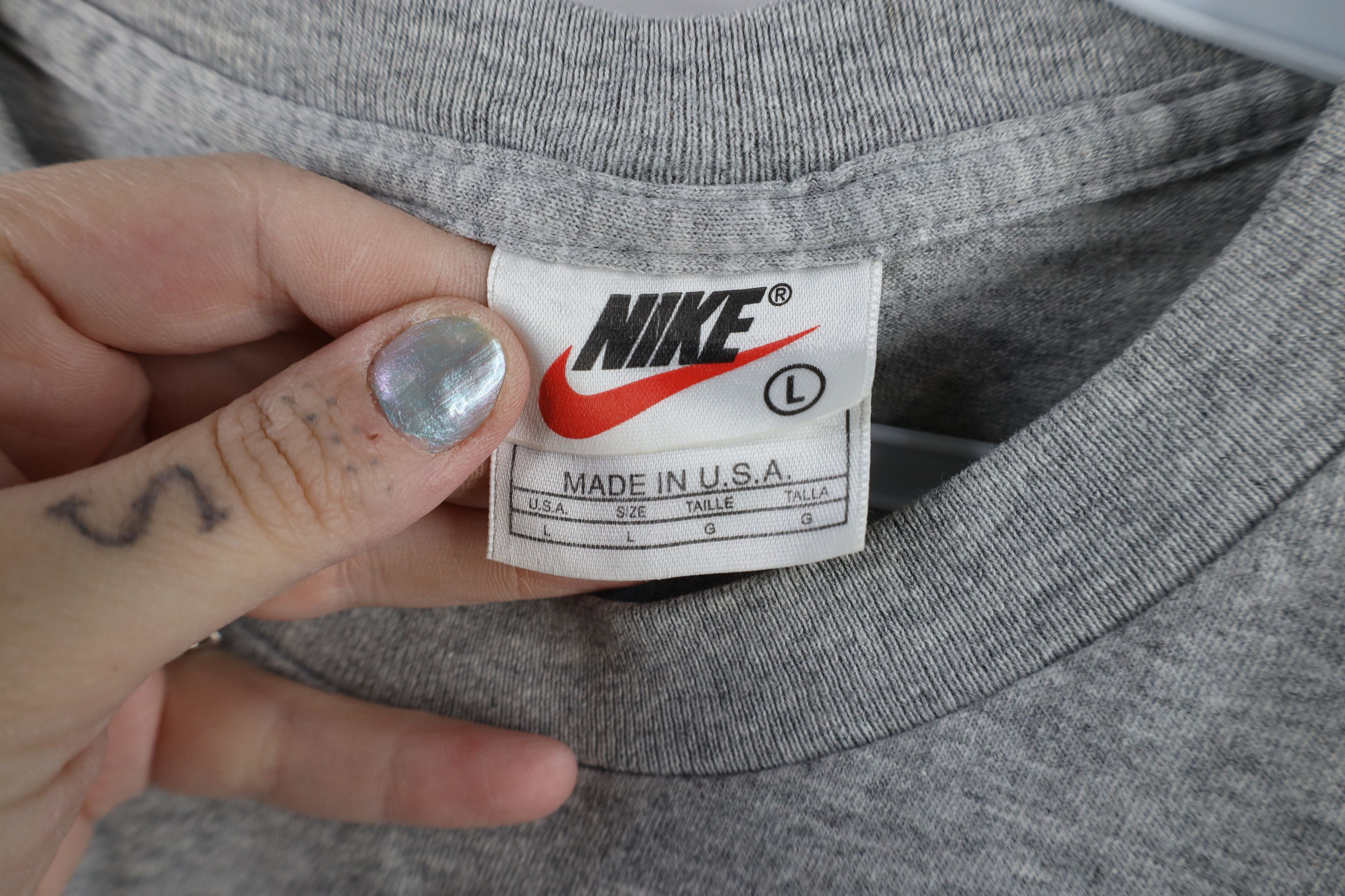Nike × Vintage Vintage 90s Nike Great Man Is A Woman About to Pass T-Shirt Size L / US 10 / IT 46 - 6 Thumbnail