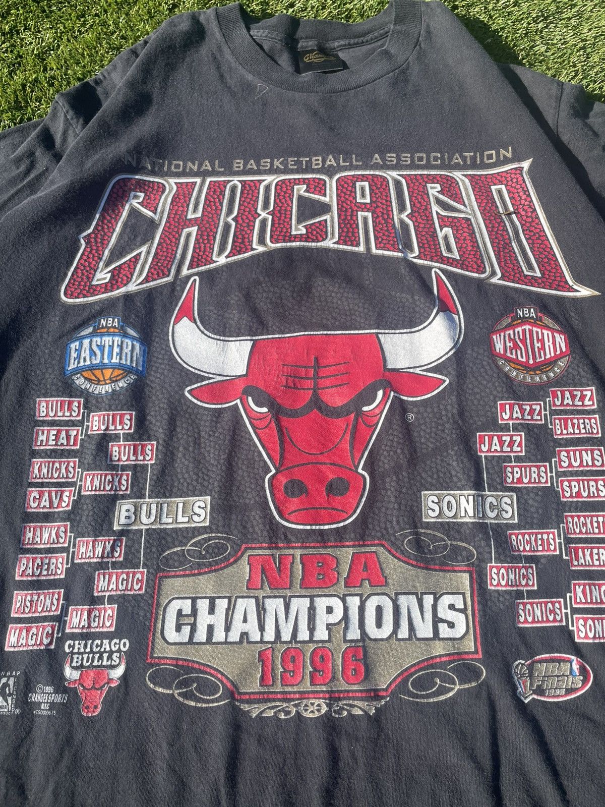 NBA VTG GRAIL 1996 BULLS NBA T-SHIRT 🐂 Size US XL / EU 56 / 4 - 7 Thumbnail