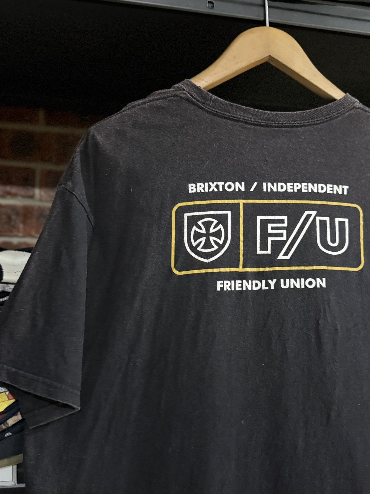 Independent Truck Co. thrashed Vintage Y2K Brixton Independent Friendly Union Tee Size US XL / EU 56 / 4 - 5 Thumbnail