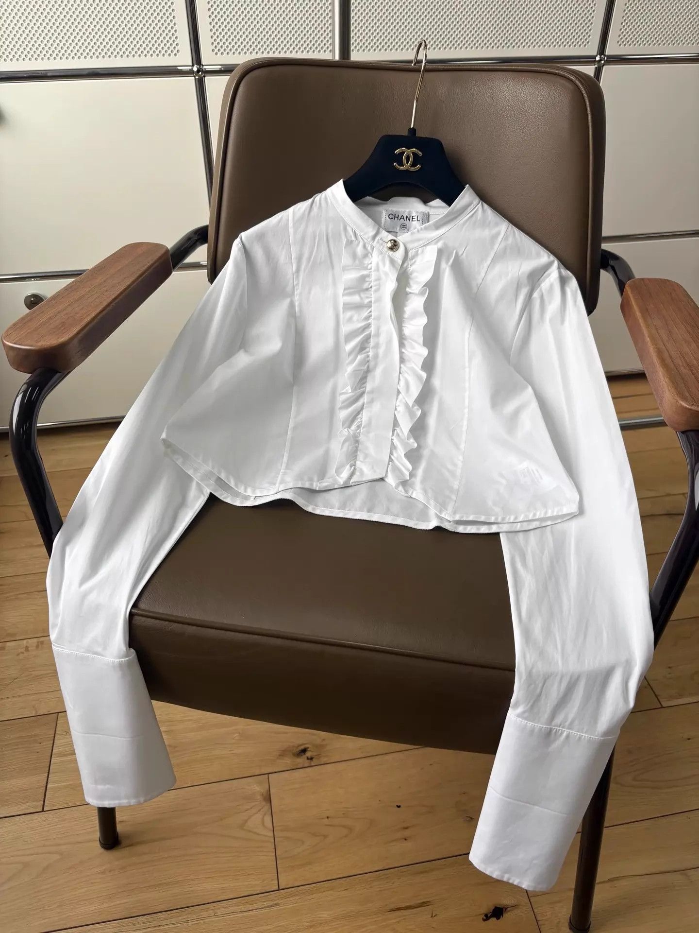 Chanel Chanel Equestrian White Ruffled Collar Shirt Size 36 Size XS / US 0-2 / IT 36-38 - 4 Thumbnail