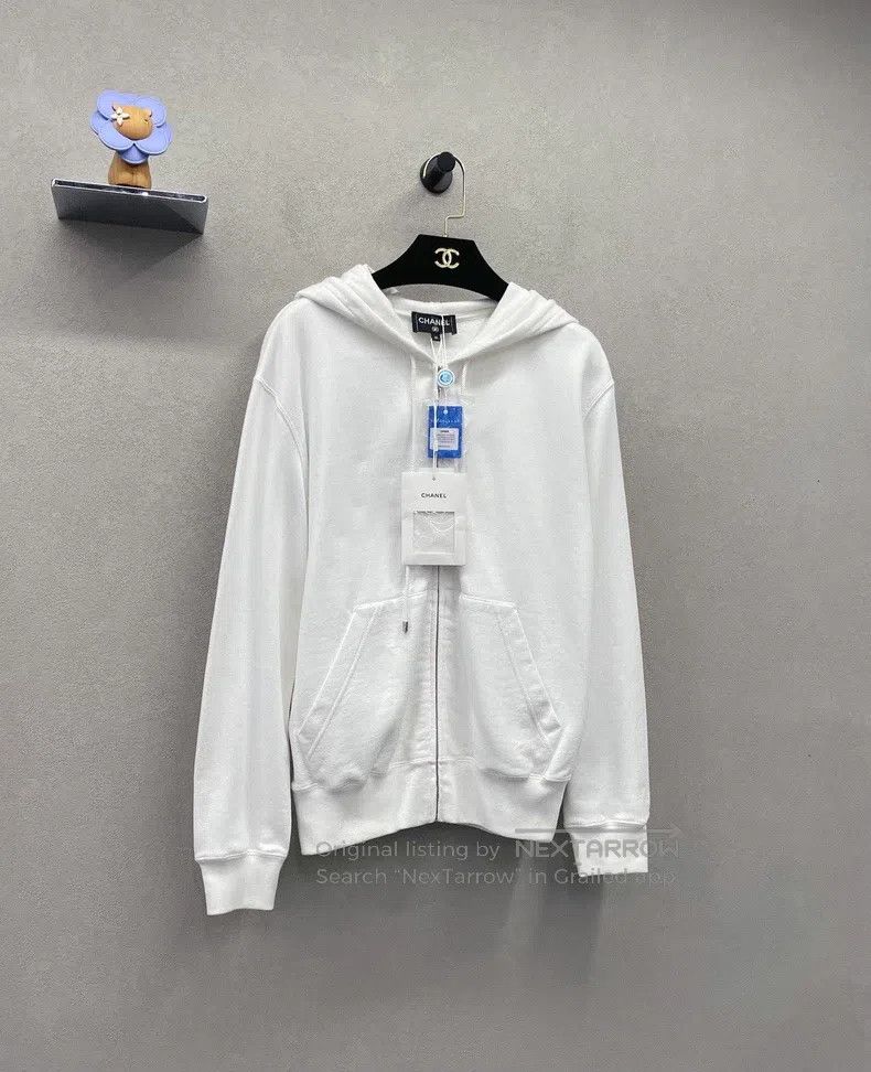 Chanel Chanel White graffiti jacket Size M / US 6-8 / IT 42-44 - 3 Thumbnail