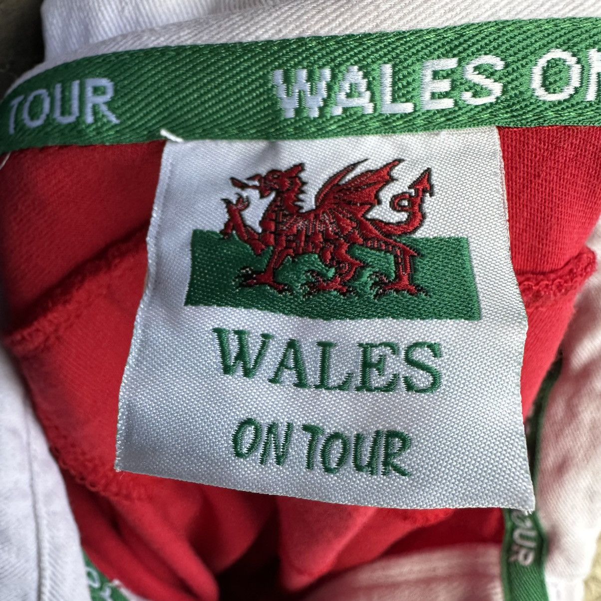 20471120 Vintage Rugby Championship 2011 Cymru 🏴󠁧󠁢󠁷󠁬󠁳󠁿 Polo T-shirts Size US L / EU 52-54 / 3 - 12 Thumbnail