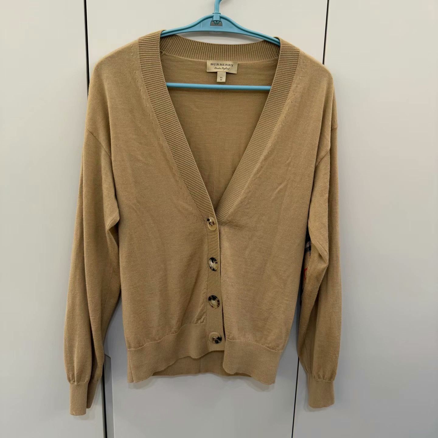 Burberry beige burberry wool cardigan in excellent condition Size XS / US 0-2 / IT 36-38 - 1 Thumbnail