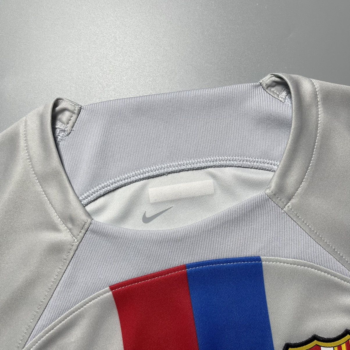 Vintage BARCELONA NIKE 2022/2023 FOOTBALL THIRD JERSEY OVO #50 DRAKE Size US S / EU 44-46 / 1 - 5 Thumbnail