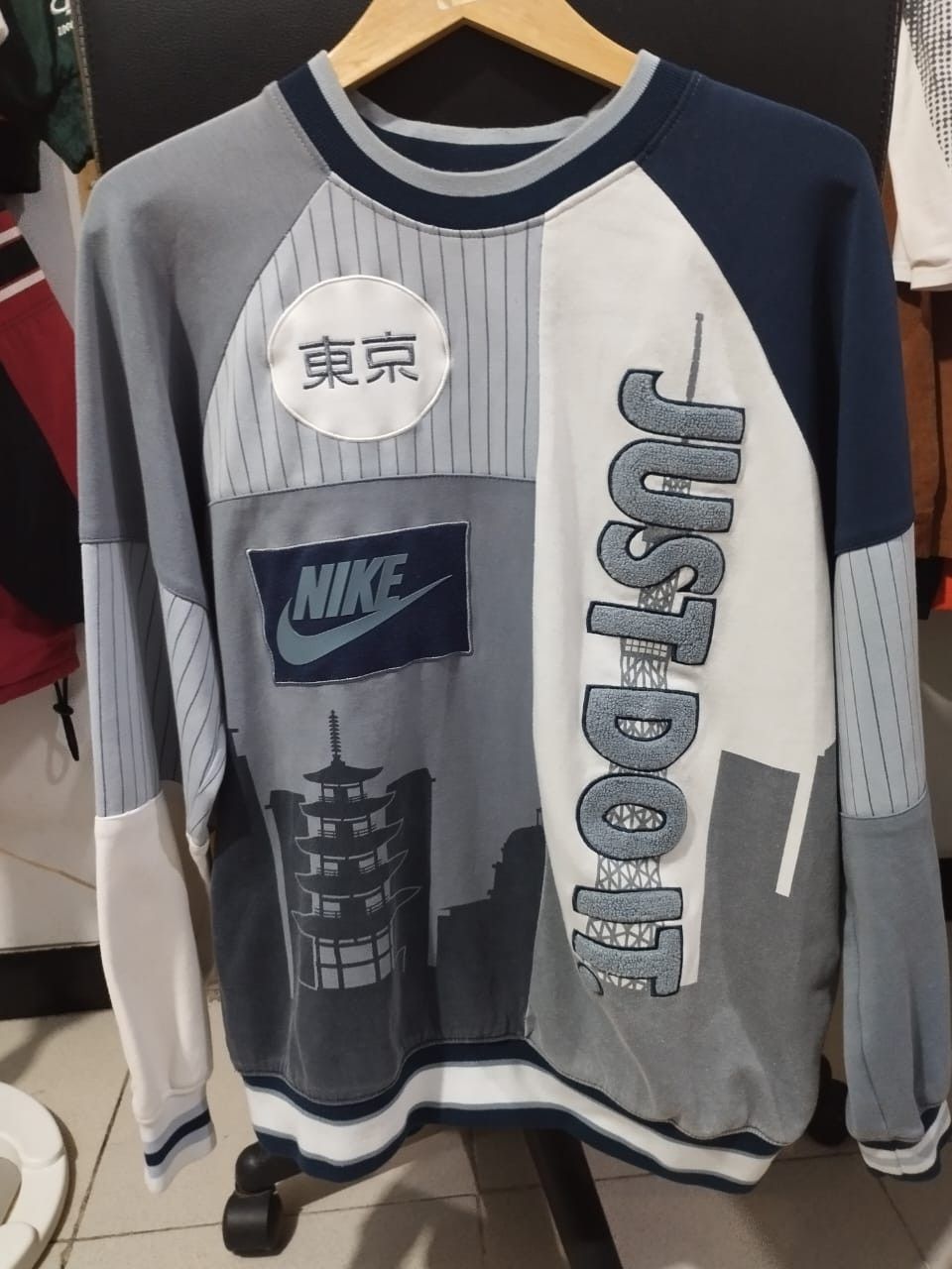 Nike Nike tokyo Crewneck Size US L / EU 52-54 / 3 - 5 Thumbnail