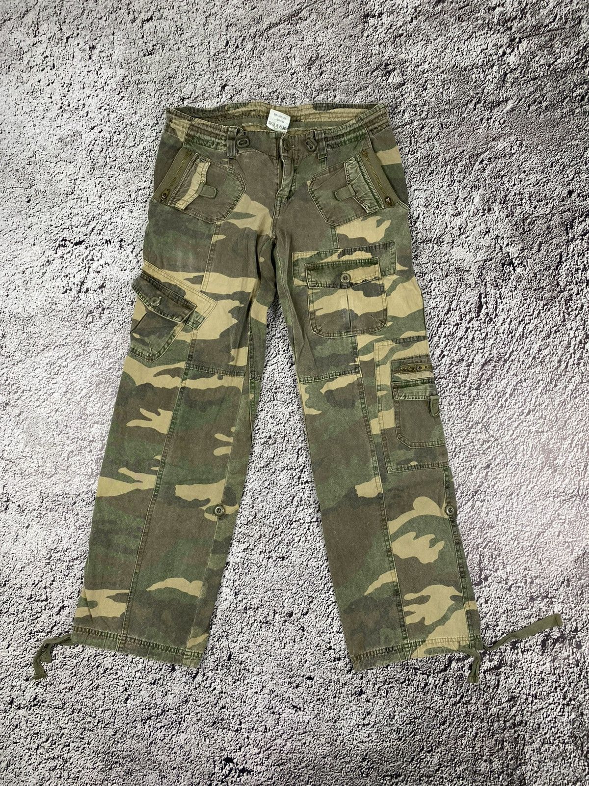 Japanese Brand Vintage Y2K cargo camo faded pants 00s streetwear Size 30" / US 8 / IT 44 - 1 Thumbnail