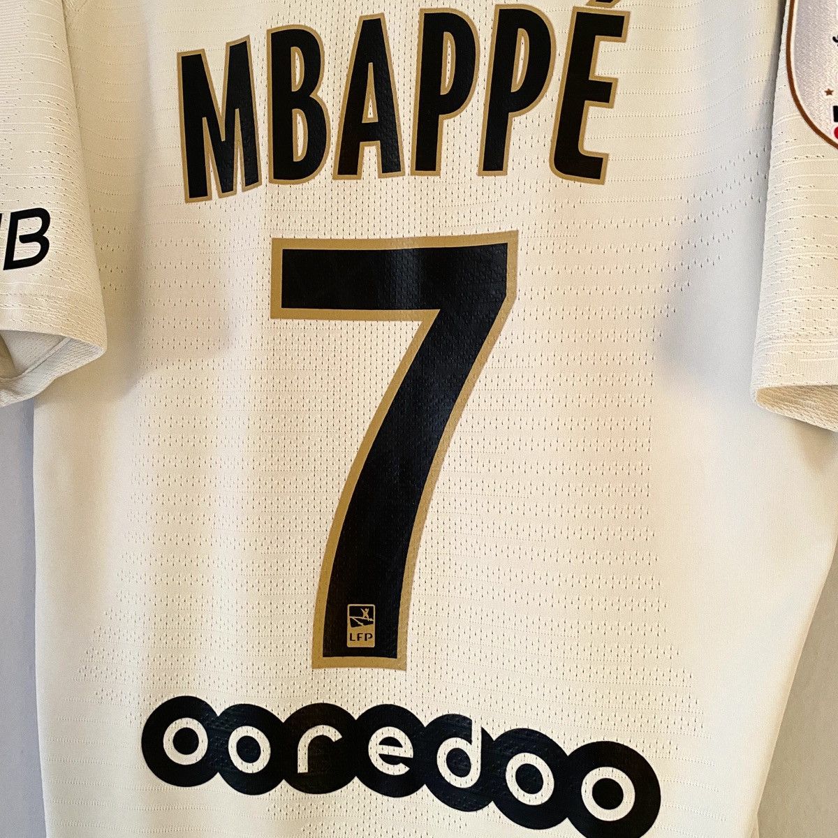 Jordan Brand × Nike 2018 2019 GAME ISSUE PSG Mbappe Nike Away Kit Soccer Jersey Size US M / EU 48-50 / 2 - 12 Thumbnail
