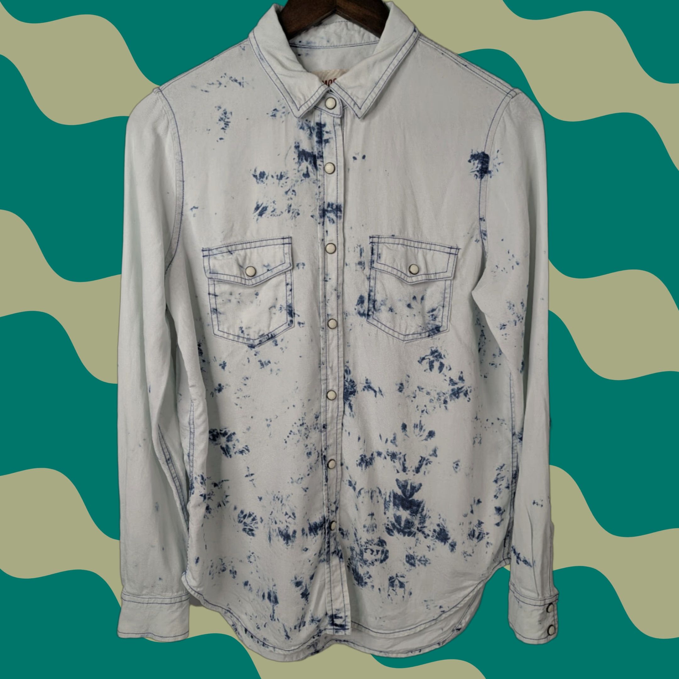 Mossimo Mossimo Shirt Womens Bleached Denim Pearl Snap Size Small - Color White, Long Sleeve, Collared, Casual, Regular Fit, Pockets, Snaps, All Seasons Size S / US 4 / IT 40 - 1 Thumbnail
