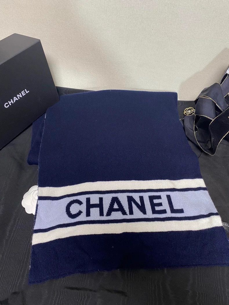 Chanel Chanel DoubleSided Cashmere Scarf in Navy -2505 Size ONE SIZE - 2 Thumbnail